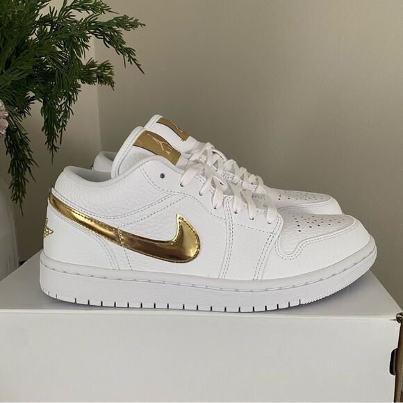 NIB Jordan 1 Low - Picture 1 of 8